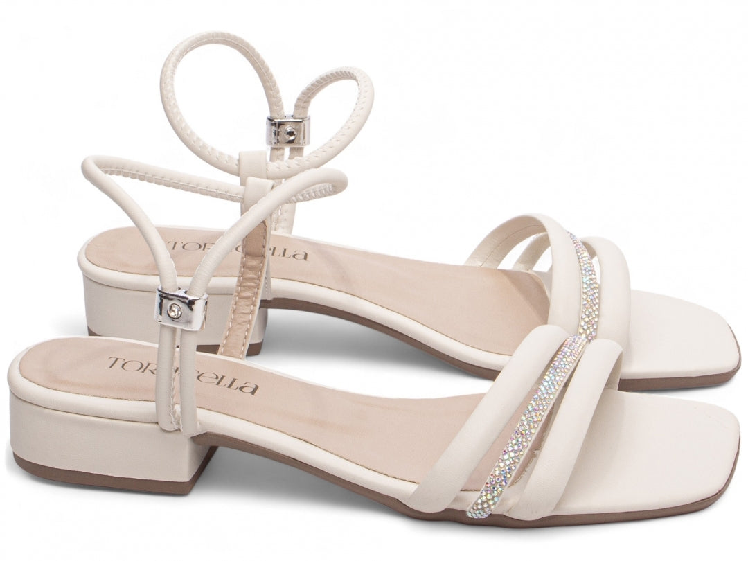 Strass Elegance Torrícella - Ideal para eventos casuais ou looks sofisticados do cotidiano.
