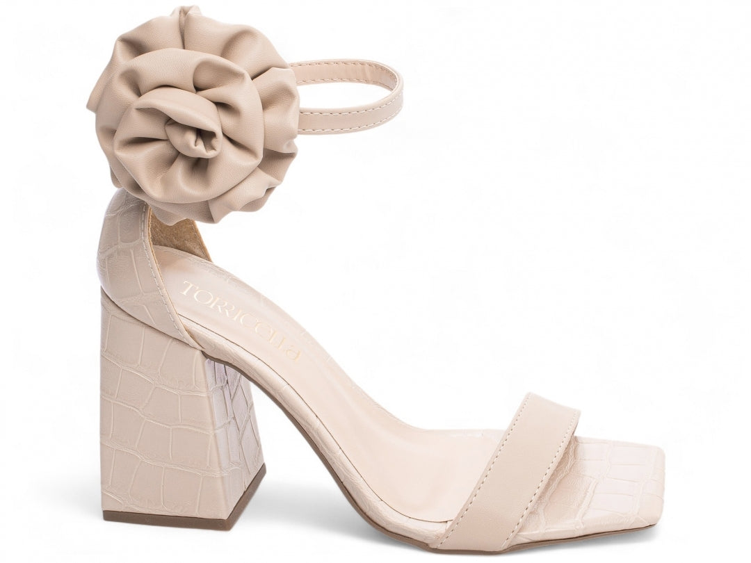 Sandália Aurora Torrícella - Flor removível para looks personalizados - Conforto e estabilidade para o dia todo