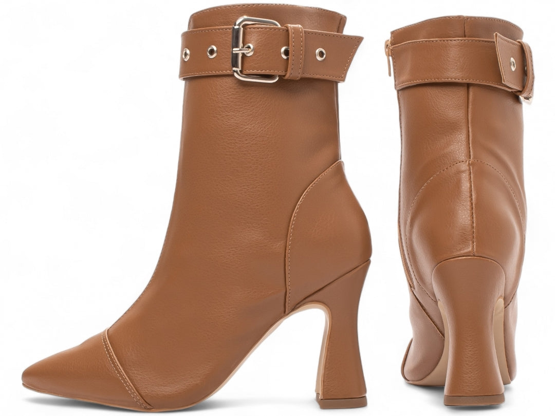 Bota Elegance Caramelo Torrícella - Fivela Off White - Bico Fino