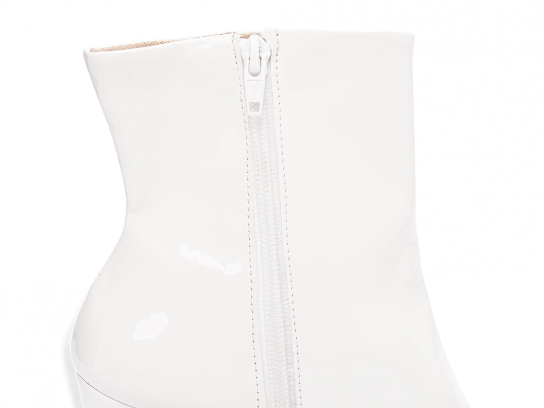 Bota Verniz Branco Elegance Torricella - Zíper interno na cor Branco - Cano Curto