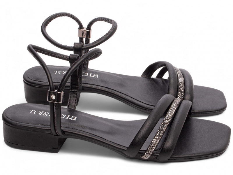 Strass Elegance Torrícella - Ideal para eventos casuais ou looks sofisticados do cotidiano.