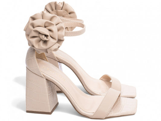 Sandália Aurora Torrícella - Flor removível para looks personalizados - Conforto e estabilidade para o dia todo