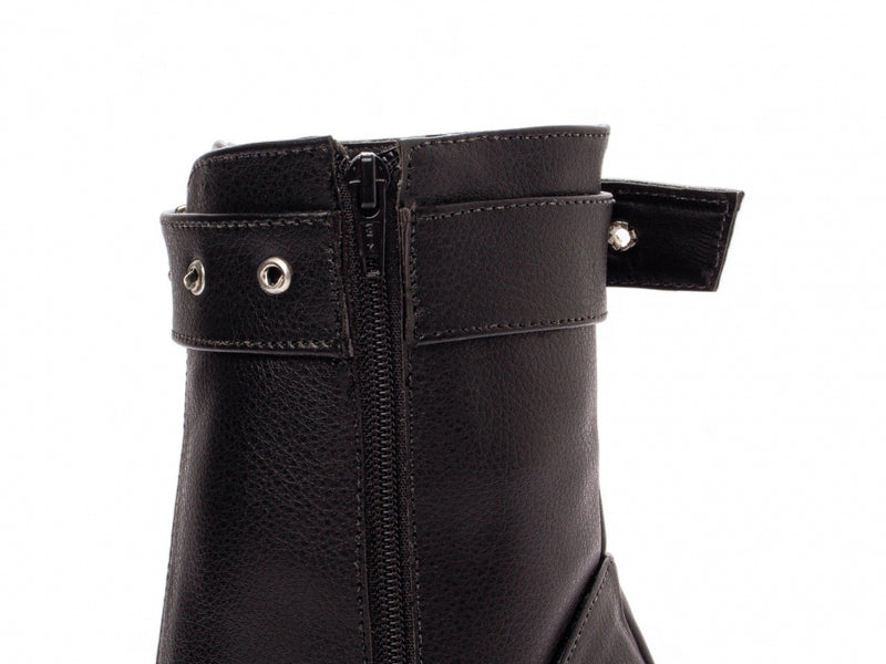 Bota Elegance Preta Torrícella - Fivela Prata - Bico Fino