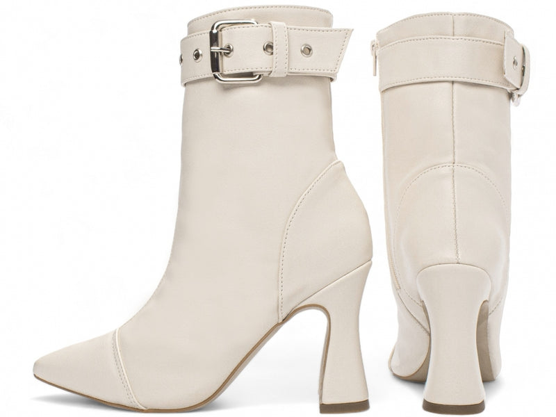 Bota Elegance Off White Torrícella - Fivela Prata - Bico Fino