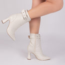 Bota Elegance Off White Torrícella - Fivela Prata - Bico Fino