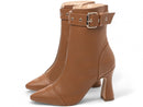 Bota Elegance Caramelo Torrícella - Fivela Off White - Bico Fino