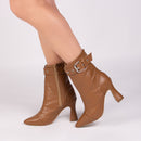 Bota Elegance Caramelo Torrícella - Fivela Off White - Bico Fino