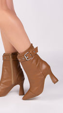 Bota Elegance Caramelo Torrícella - Fivela Off White - Bico Fino