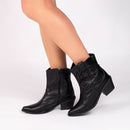 Bota Country Charm Torrícella - Preta ou Off White - Cano Baixo