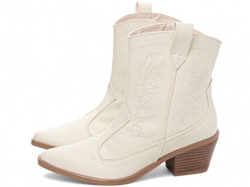 Bota Country Charm Torrícella - Preta ou Off White - Cano Baixo