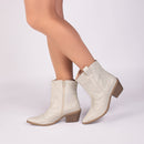 Bota Country Charm Torrícella - Preta ou Off White - Cano Baixo