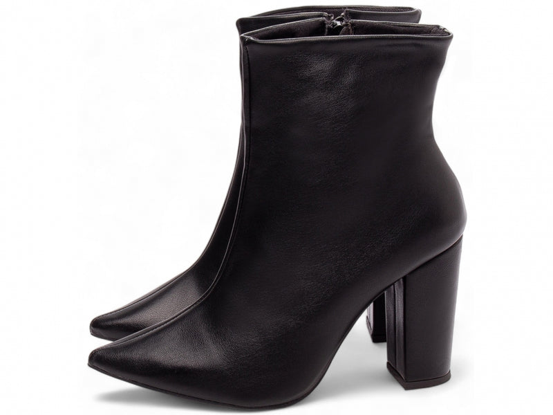 Bota Preta Elegance Torrícella - Zíper interno na cor Preto - Cano Curto