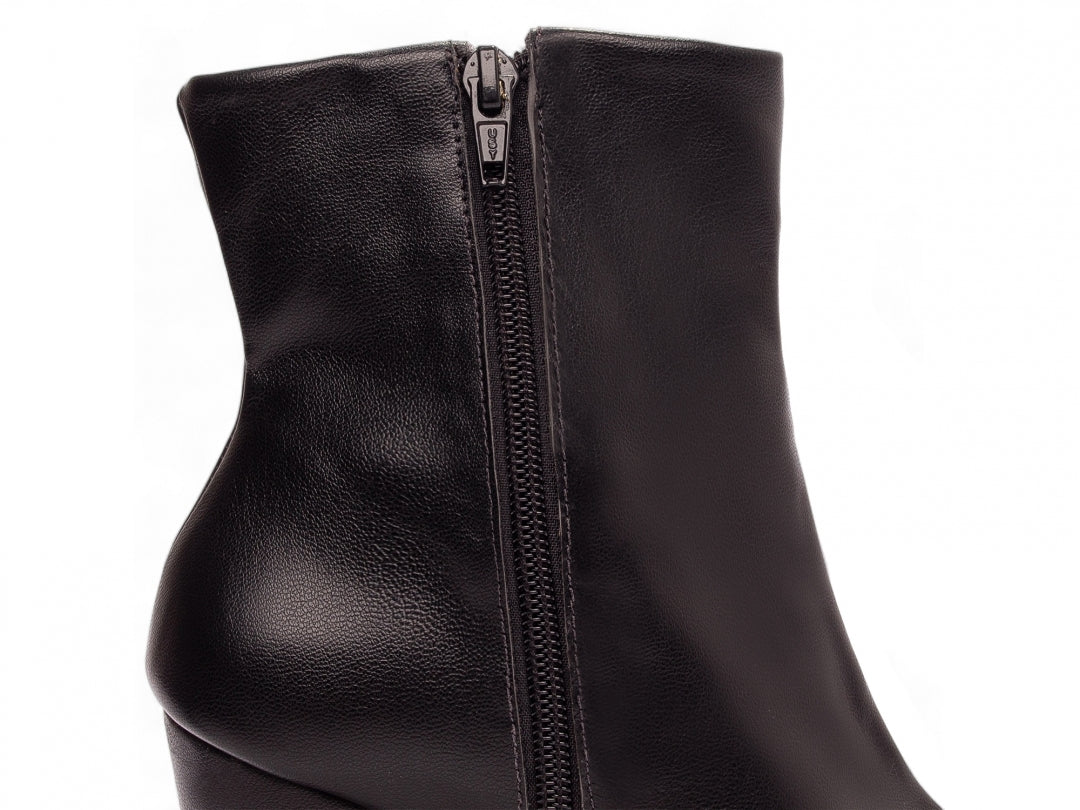 Bota Preta Elegance Torrícella - Zíper interno na cor Preto - Cano Curto