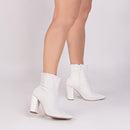 Bota Branca Elegance Torrícella - Zíper interno na cor Branco - Cano Curto