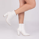 Bota Branca Elegance Torrícella - Zíper interno na cor Branco - Cano Curto