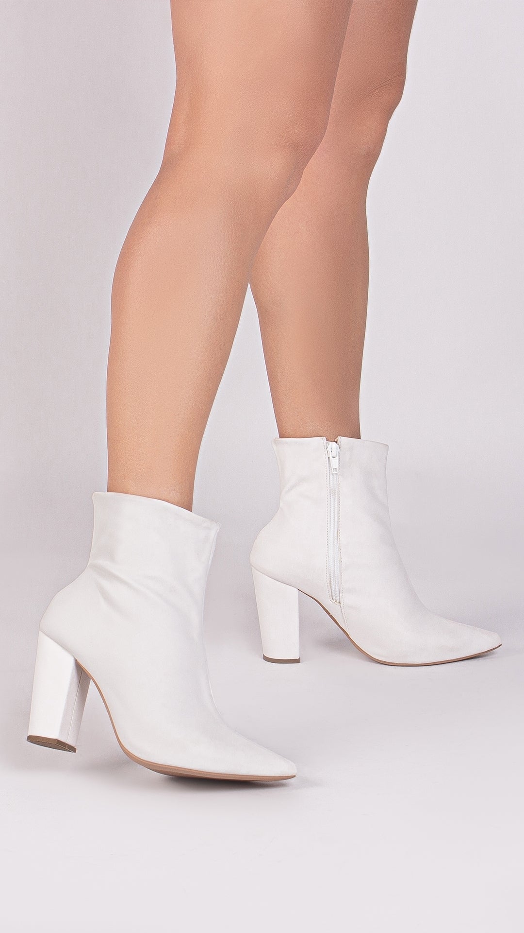 Bota Branca Elegance Torrícella - Zíper interno na cor Branco - Cano Curto