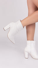 Bota Branca Elegance Torrícella - Zíper interno na cor Branco - Cano Curto