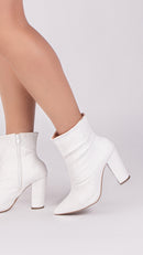 Bota Branca Elegance Torrícella - Zíper interno na cor Branco - Cano Curto