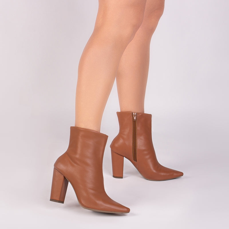 Bota Caramelo Elegance Torrícella - Zíper interno na cor Caramelo - Cano Curto