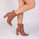 Bota Caramelo Elegance Torrícella - Zíper interno na cor Caramelo - Cano Curto