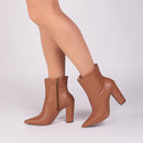 Bota Caramelo Elegance Torrícella - Zíper interno na cor Caramelo - Cano Curto
