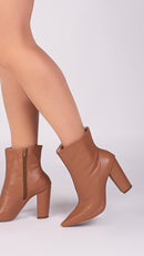 Bota Caramelo Elegance Torrícella - Zíper interno na cor Caramelo - Cano Curto