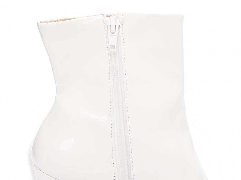 Bota  Verniz Branco Elegance Torricella - Zíper interno na cor Branco - Cano Curto