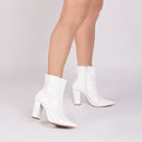 Bota  Verniz Branco Elegance Torricella - Zíper interno na cor Branco - Cano Curto