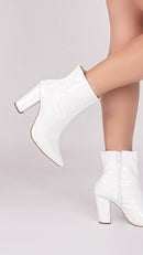 Bota  Verniz Branco Elegance Torricella - Zíper interno na cor Branco - Cano Curto