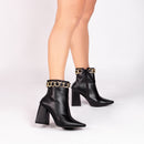 Bota Unique Torrícella - Pulseira com Corrente Dourada -Bico Fino