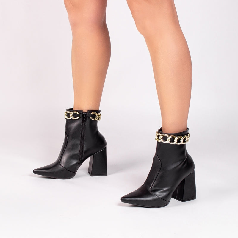 Bota Unique Torrícella - Pulseira com Corrente Dourada -Bico Fino