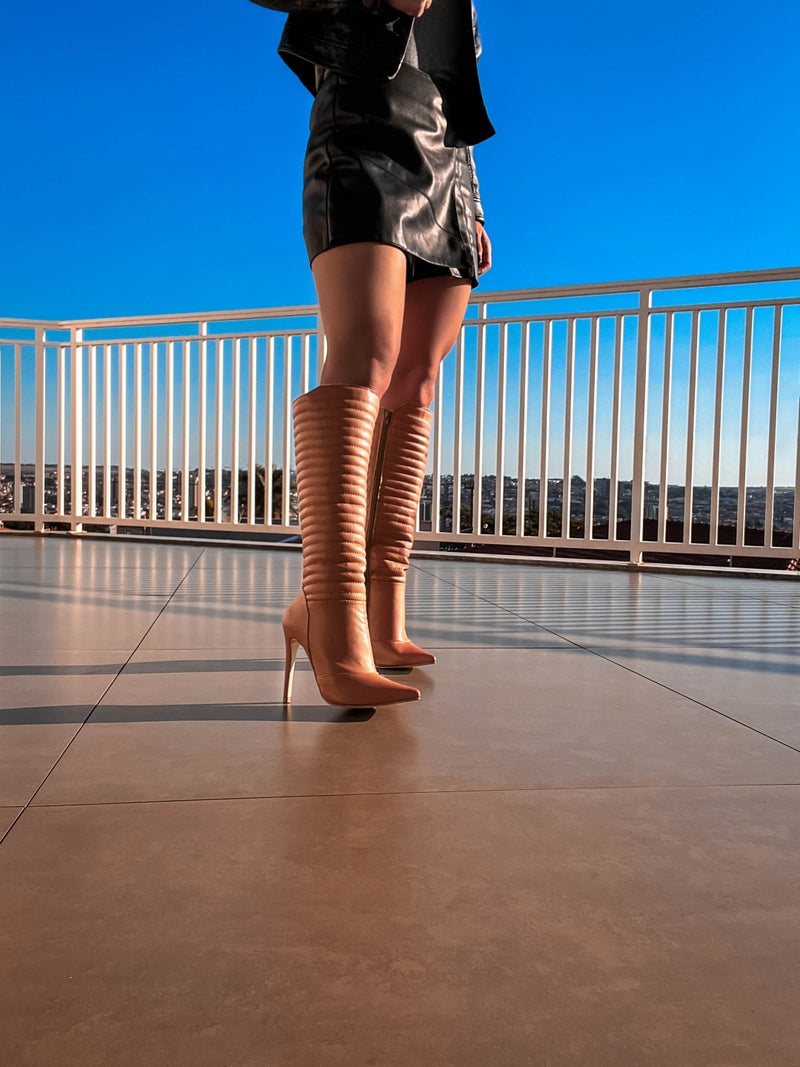 Bota Cano Alto Matelassê Torrícella - Detalhes em Costuras Matelassê - Bico Fino