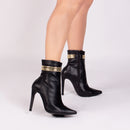 Bota Glamour Jovem Preta Torrícella - Tira em Cores Douradas - Bico Fino