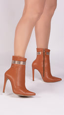 Bota Glamour Jovem Caramelo Torrícella - Tira em Cores Douradas - Bico Fino