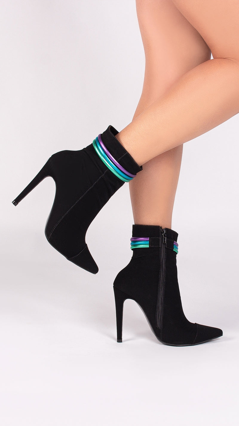 Bota Jovial Preta Torrícella - Tira em Cores Vibrantes - Bico Fino