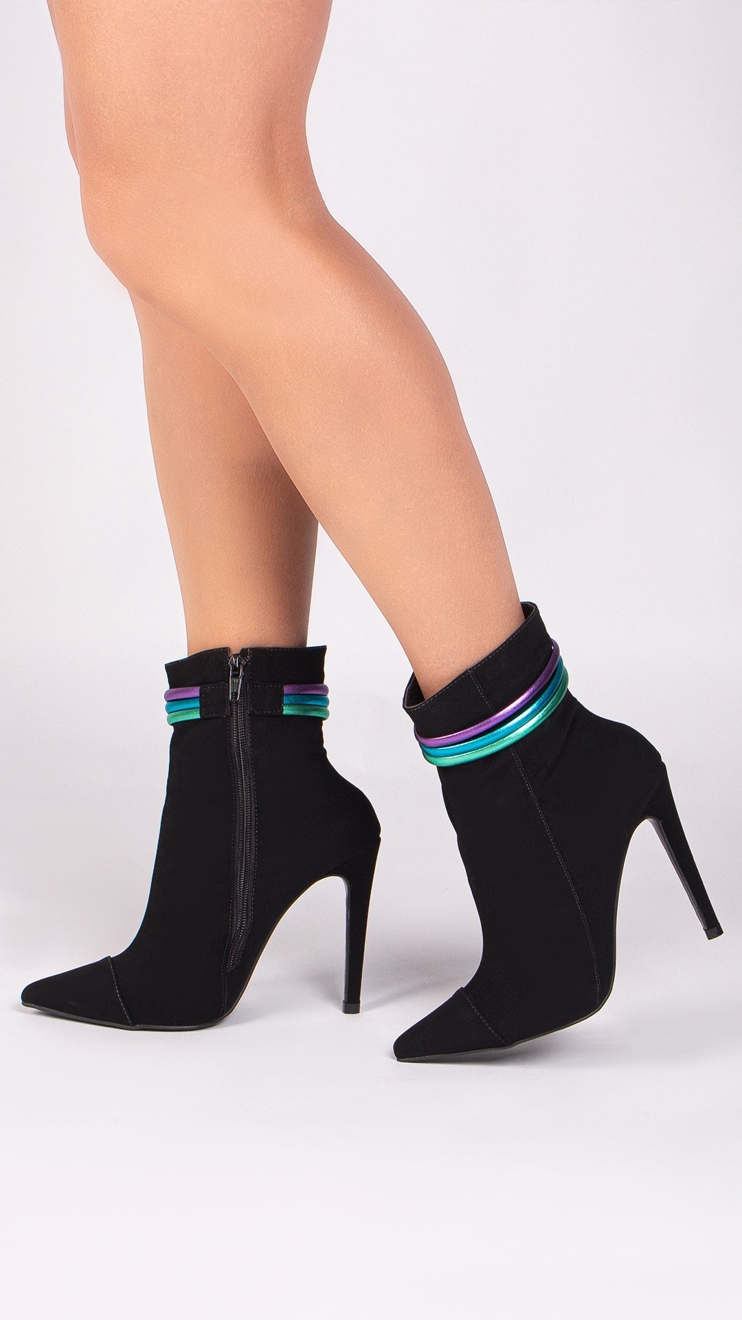 Bota Jovial Preta Torrícella - Tira em Cores Vibrantes - Bico Fino