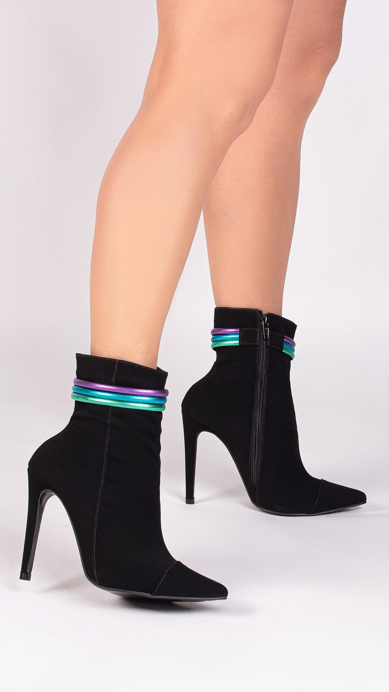 Bota Jovial Preta Torrícella - Tira em Cores Vibrantes - Bico Fino