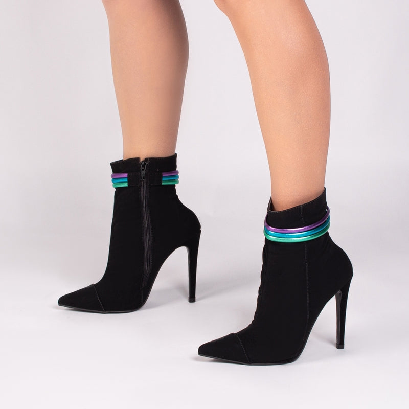 Bota Jovial Preta Torrícella - Tira em Cores Vibrantes - Bico Fino