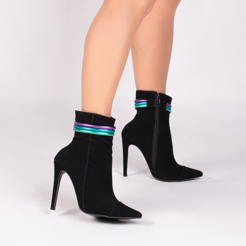 Bota Jovial Preta Torrícella - Tira em Cores Vibrantes - Bico Fino